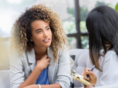 women discussing PMOS